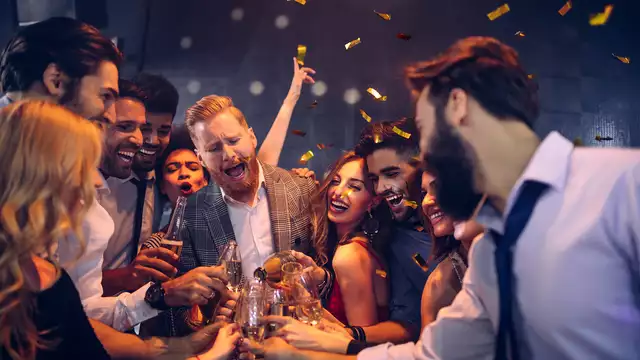 Célébrez le réveillon du Nouvel An 2026 à Benicàssim avec un dîner de gala, une soirée dansante et b