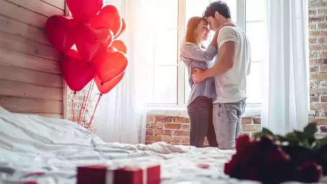 Superromantisch: Sensuele kit, romantische decoratie en samen klinken op intimiteit