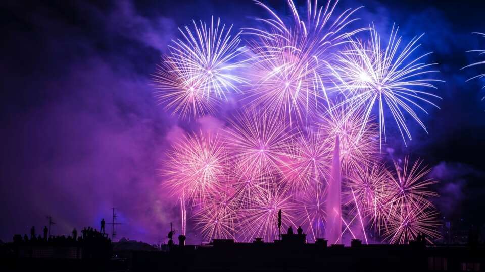 Oudejaarsavond in Geneve gratis feest in de Jet d Eau met vuurwerk en DJ s