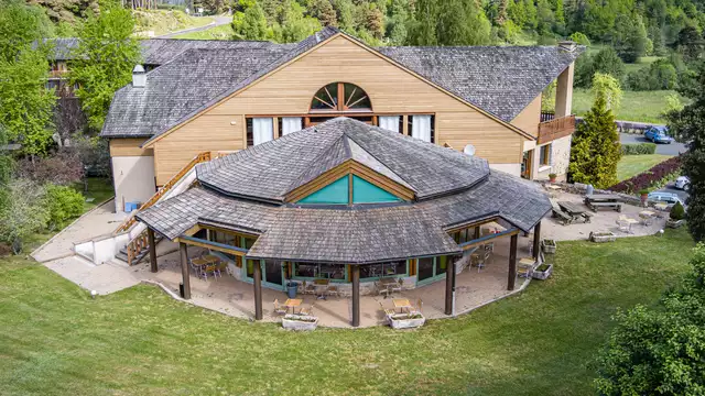 Découvrez l'Aubrac en pleine nature avec dîner et piscine, à une heure de Mende