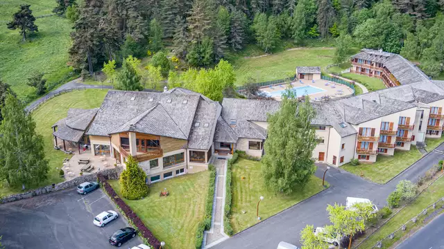 Découvrez l'Aubrac en pleine nature avec dîner et piscine, à une heure de Mende