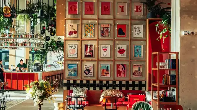 Descubre Montpellier con los amigos, con un cóctel y salida tardía