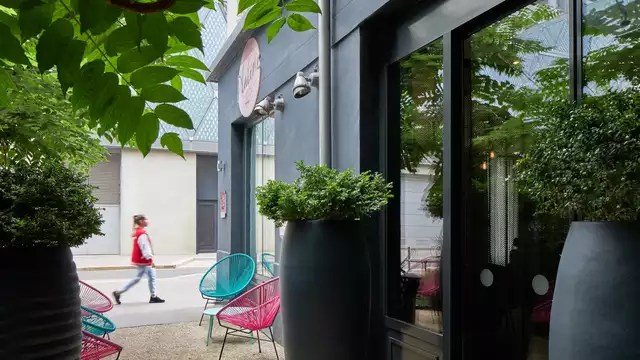 Séjour tout inclus à deux pas de la Tour Eiffel : Spa, dîner sur la Seine, lovebox et champagne