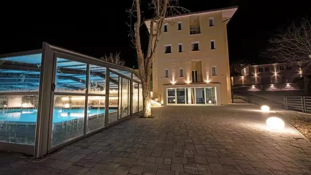Verblijf in Toscane aan de voet van de berg Amiata met panoramisch zwembad en regionaal diner
