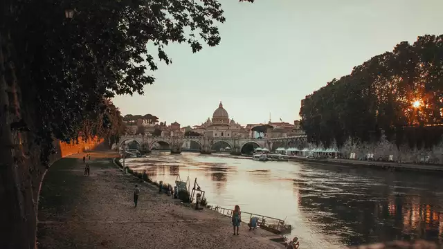 Soggiorno nel cuore di Roma con bottiglia di vino e colazione