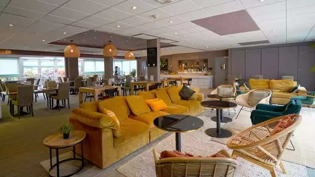 Weekend alle porte di Versailles in un 3* con piscina