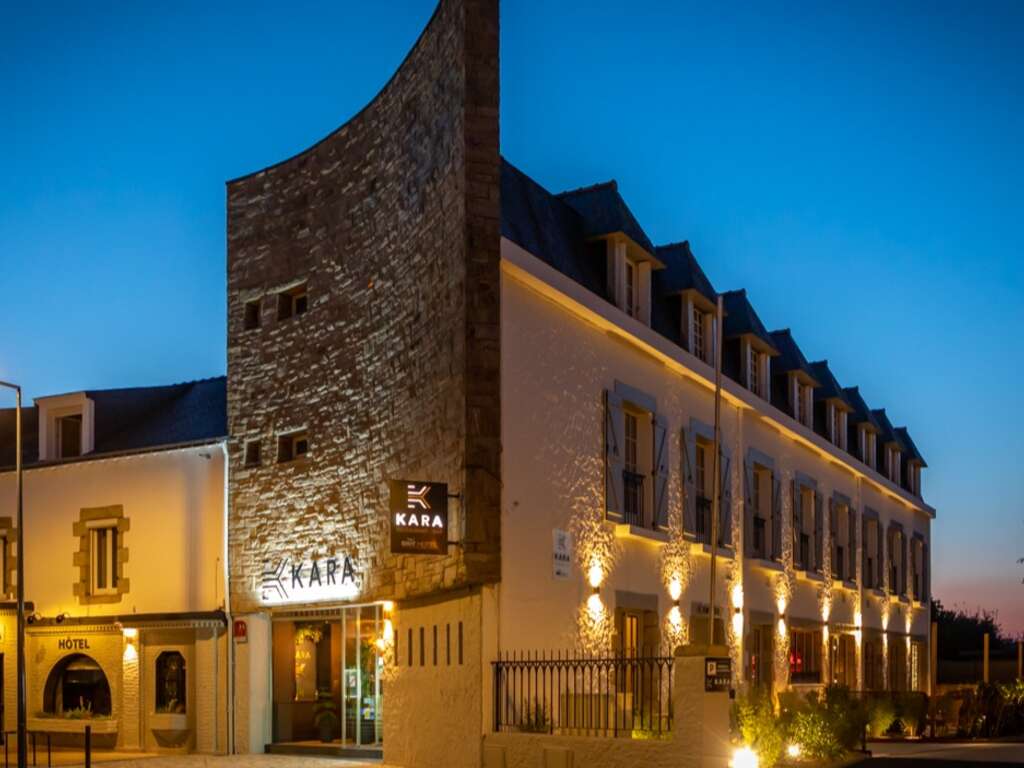 Coffret coquin et champagne pour une escapade romantique à Auray - 3* - 10