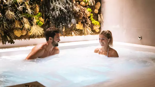 Fin de semana en pareja en Riccione: en una villa en habitación superior con acceso privado al spa