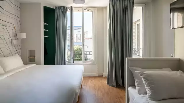 Navega por el corazón de la ciudad de la Luz