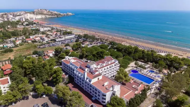 Vacanza in Puglia, sul lungomare di Vieste in hotel 5* in mezza pensione, accesso alla spa e al lido