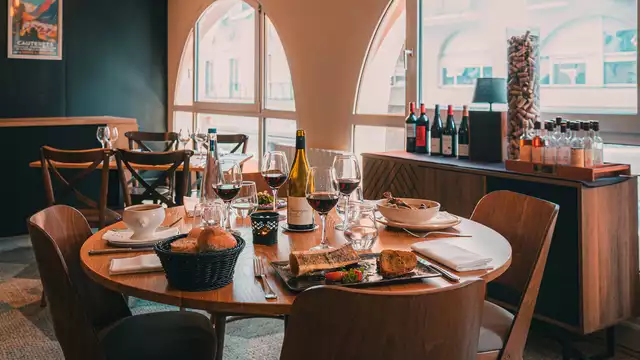 Escapade avec dîner, spa, piscine et vue montagne à Cauterets