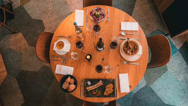Escapade avec dîner, spa, piscine et vue montagne à Cauterets