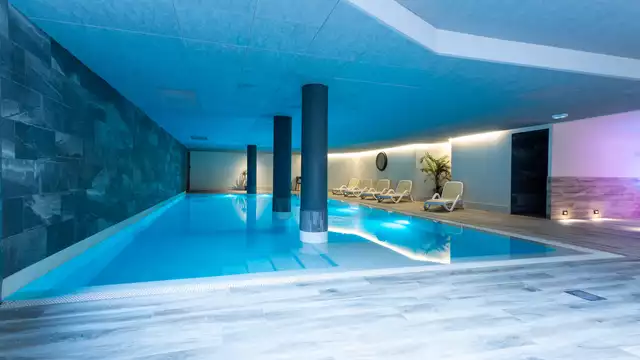 Escapade avec dîner, spa, piscine et vue montagne à Cauterets