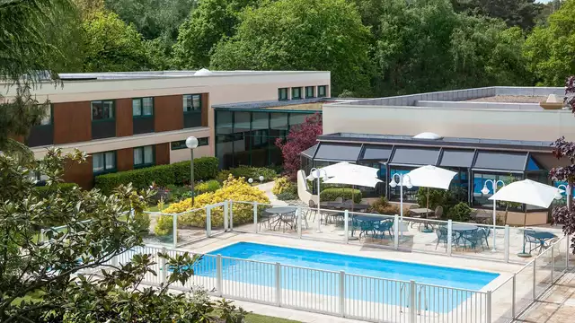 Soggiorno in Normandia con piscina all'aperto e partenza tardiva