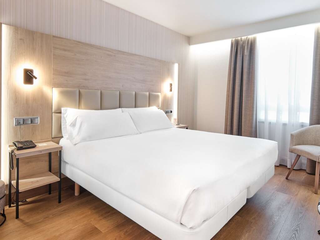 Hotel Albret - Découvrez Pampelune dans cet hôtel 4* avec petit-déjeuner et une coupe de vin de bienvenue - 4* - image 9