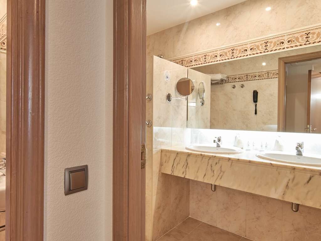 Hotel Albret - Découvrez Pampelune dans cet hôtel 4* avec petit-déjeuner et une coupe de vin de bienvenue - 4* - image 15