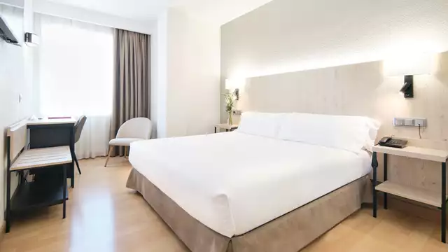 Escapada a Pamplona en media pensión con copa de vino de bienvenida