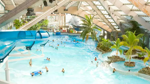 Estancia cerca de París con entradas para Aquaboulevard.