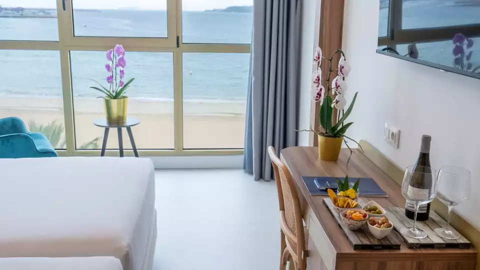 Escapada especial en habitacion superior con vistas al mar y cena