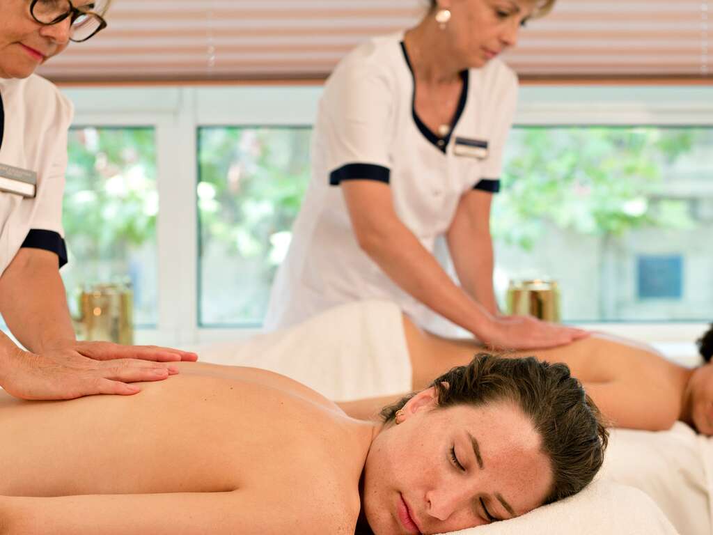 France - Auvergne - Vichy - Fugue en chambre deluxe dans un hotel 5* à Vichy - 5*