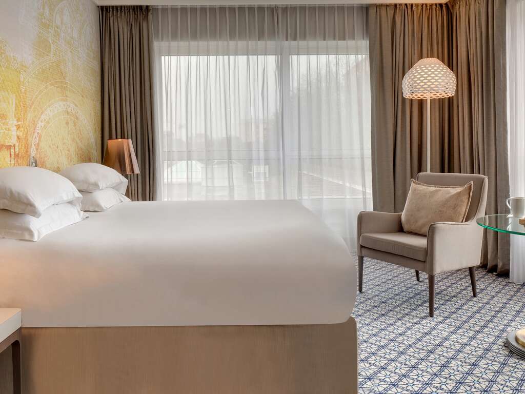 France - Auvergne - Vichy - Fugue en chambre deluxe dans un hotel 5* à Vichy - 5*