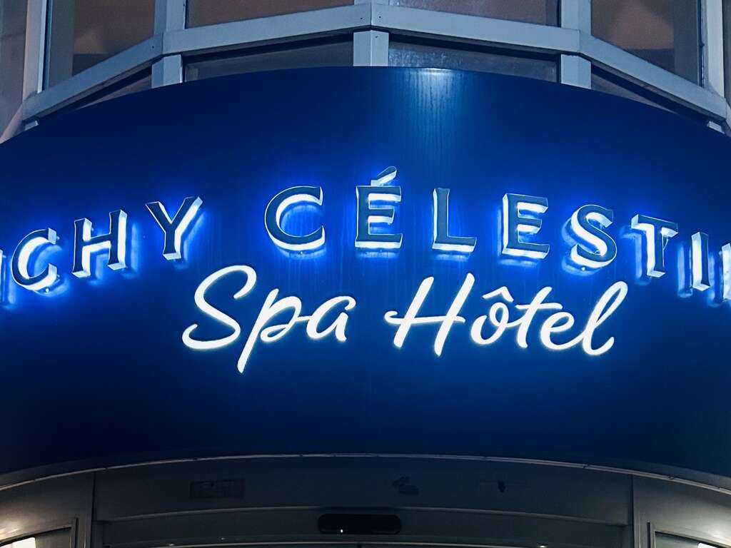 France - Auvergne - Vichy - Fugue en chambre deluxe dans un hotel 5* à Vichy - 5*
