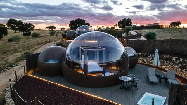 Sorprende a tu pareja con una experiencia única bajo las estrellas en Toledo en suite premium