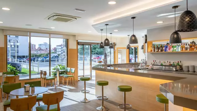 Escapada en el centro de Vigo con el desayuno y parking incluido