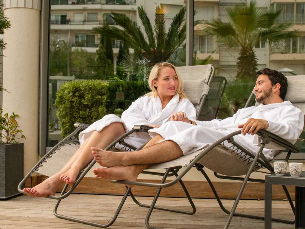 Escapade Romantique Avec Lovebox À Deux Pas De La Croisette De Cannes - 4* (ref 9143)