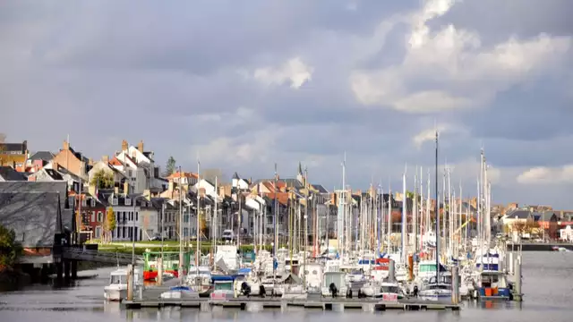 Escapade en bord de mer avec plateau de fruits de mer face a la Baie de Somme
