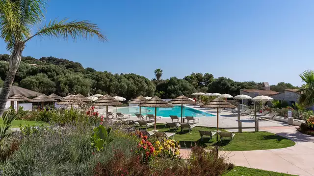 Geniet van de zee van Sardinië met halfpension in een exclusief resort