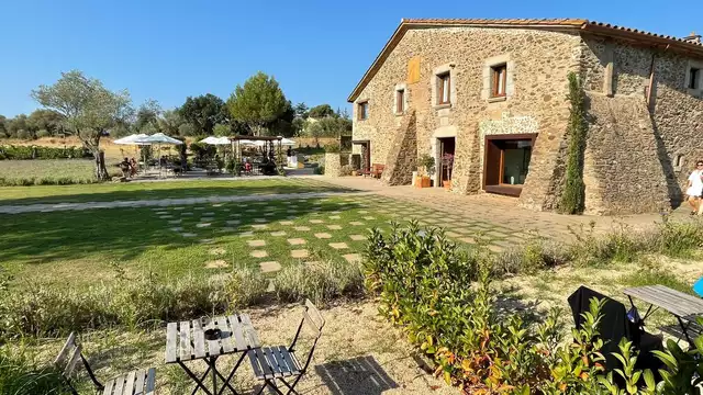 Escapada con cena en Vall-Llobrega en maravilloso hotel con piscina