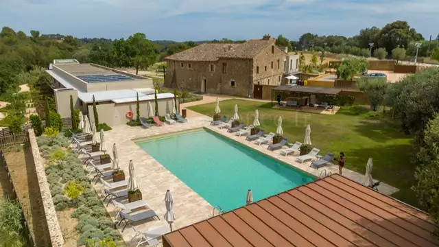 Escapada con cena en Vall-Llobrega en maravilloso hotel con piscina