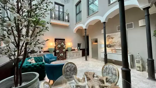 Escapada romántica con cava y decoración especial