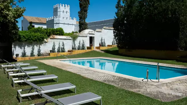 Escapada romántica en habitación Junior Suite con copa de cava