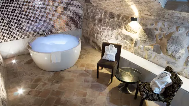 Séjour premium avec jacuzzi privé et petit-déjeuner inclus