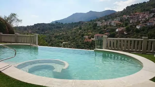 Escapade romantique avec dîner, accès au spa et bouteille de cava