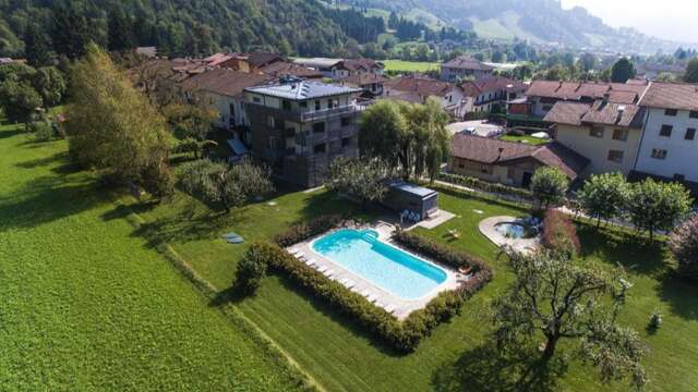 Vacanza in Trentino in un'oasi verde tra le Alpi e il Lago di Ledro