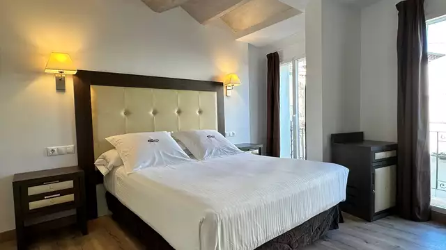 Profitez d'une escapade romantique et unique à Tolède avec une bouteille de cava incluse