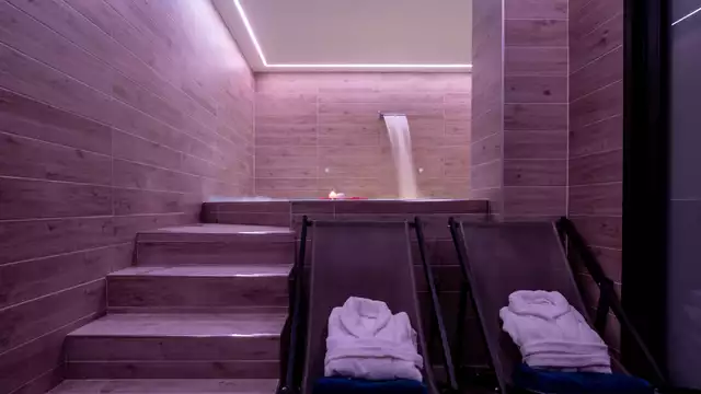 Relax & Gastronomia: spa privato, rocce di cioccolato, bottiglia di spumante, cena e molto altro a A Coruña.