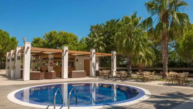 Soggiorno in Puglia a Vieste in hotel 5 * in camera superior e accesso al lido incluso