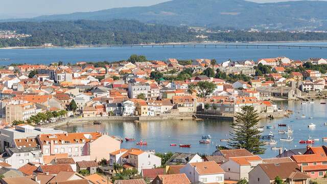 Escapada romántica con mariscada de 1 metro en las Rías Baixas
