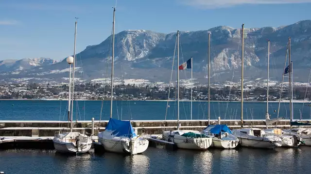 Gourmandise et bien-être en chambre avec balcon à Aix les bains