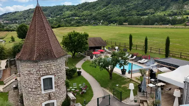 Bienestar en pareja en plena naturaleza a hora de Lyon