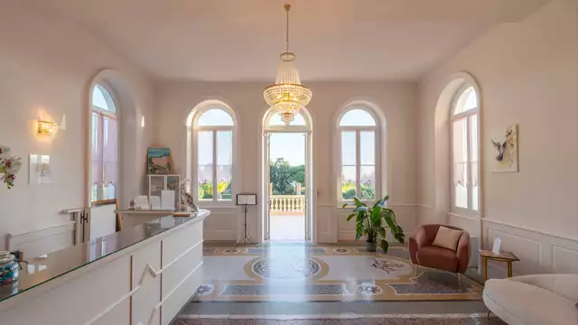 Verblijf in een suite met diner in de buurt van de mooiste stranden van de Côte d'Azur