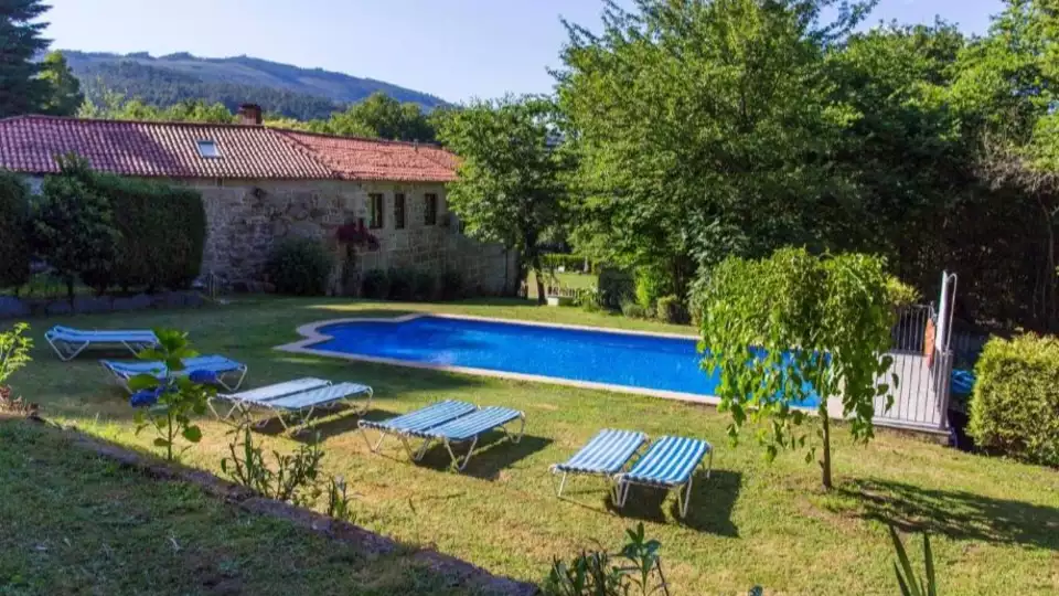 Escapada Romantica en un pazo gallego a orillas de la ria de Vigo rodeado de jardines