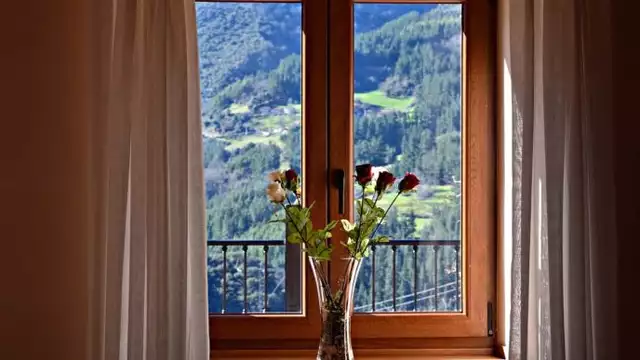 Escapada con Visita de Bodega y degustación con descuentos en el Balneario de la Hermida