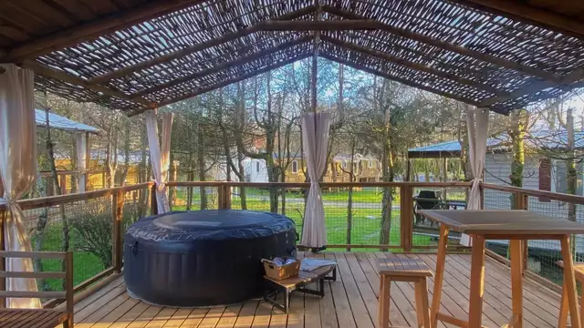 Romanticismo en el Périgord con champán y jacuzzi
