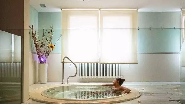 Vacanza alle Terme di Saturnia con cena alla carta per due persone