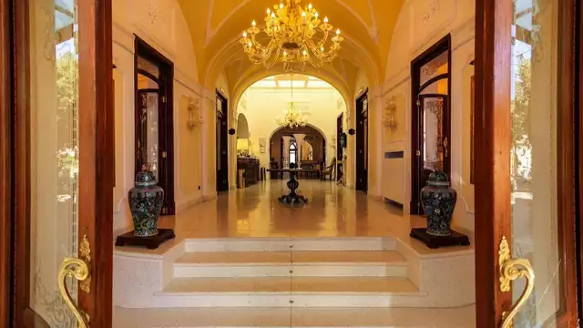 Hôtel 4* au cœur de Lecce avec piscine extérieure et bouteille de vin dans la chambre